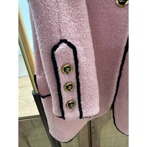Vintage Chanel Pink Wool Boucle Jacket size 40, 1994 - Picture 6 of 9